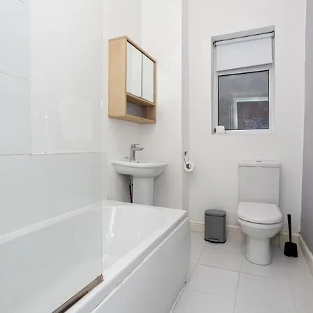 Pillo Rooms - Spacious Cosy 2 Bedroom House By Bridgewater Canal Manchester Exterior photo