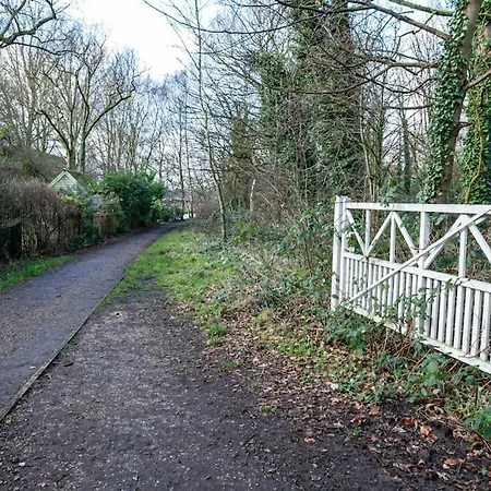 Pillo Rooms - Spacious Cosy 2 Bedroom House By Bridgewater Canal Manchester Exterior photo