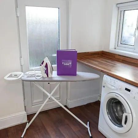 Pillo Rooms - Spacious Cosy 2 Bedroom House By Bridgewater Canal Manchester Exterior photo