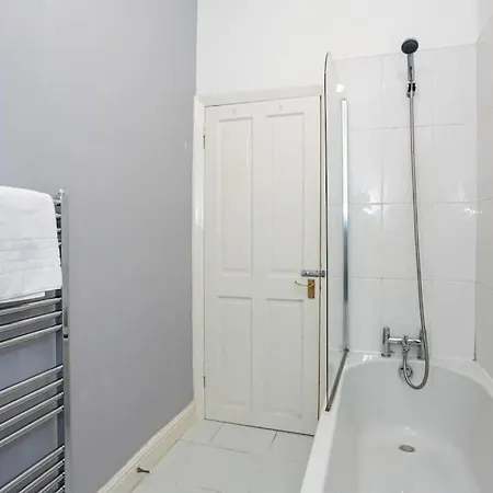 Pillo Rooms - Spacious Cosy 2 Bedroom House By Bridgewater Canal Manchester Exterior photo