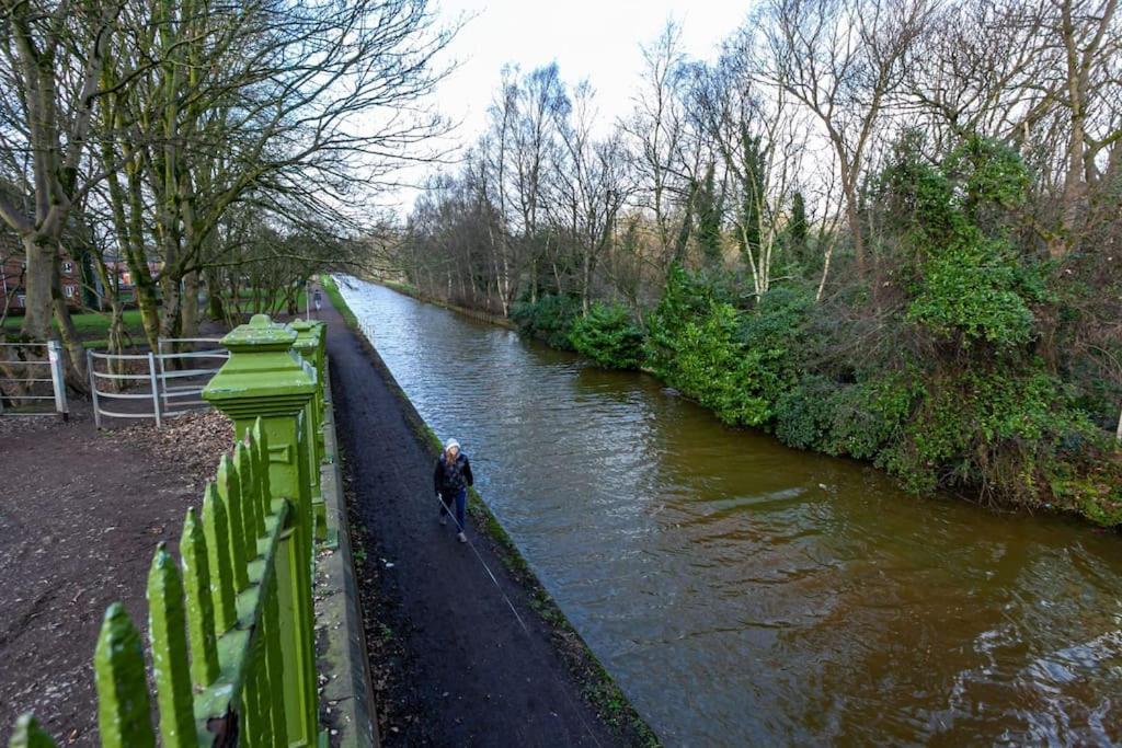 Pillo - Spacious Cosy 2 Bedroom House By Bridgewater Canal *